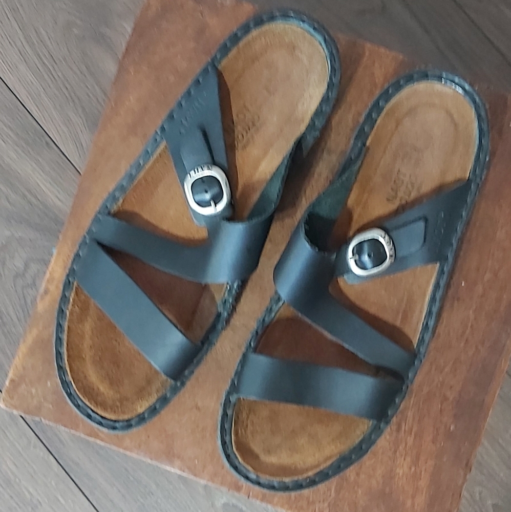 Naot Geneva Black Leather Sandal